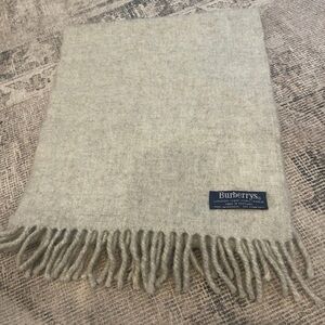 Vintage Burberrys Gray 100% Wool Scarf